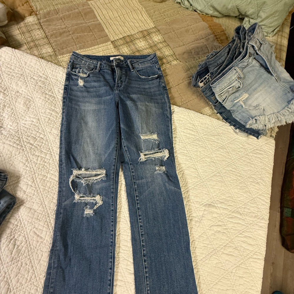 Willow and Root 28-28 cropped everyday  Distressed Jeans